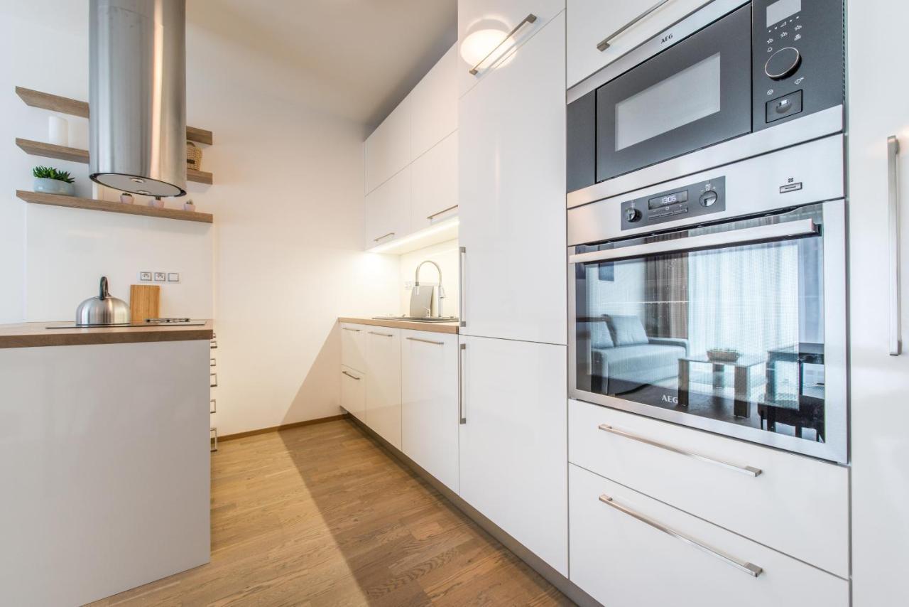 Mozart Central Apartments With Garage Prague Extérieur photo